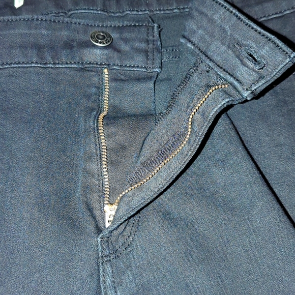 711 Skinny Black Distressed - Picture 6 of 15